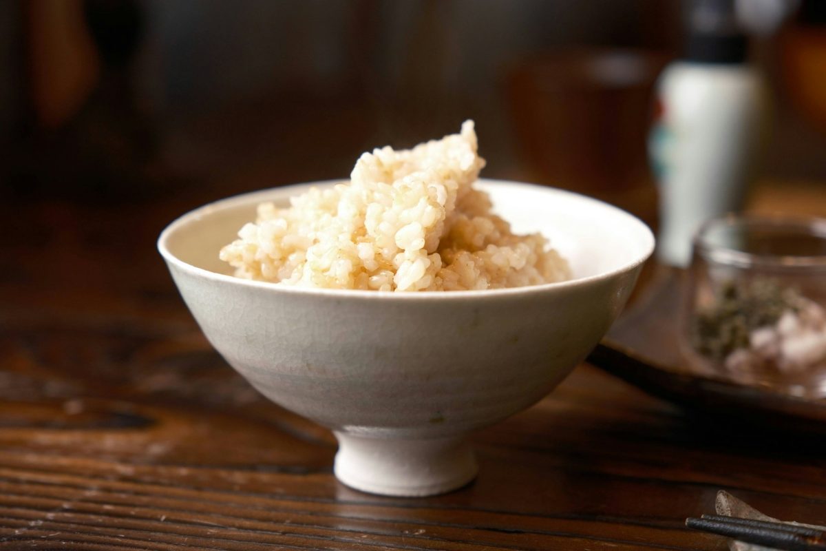 茶碗に盛られたおかゆ